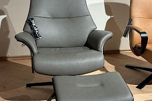 Conform Sessel + Hocker AIR in Leder