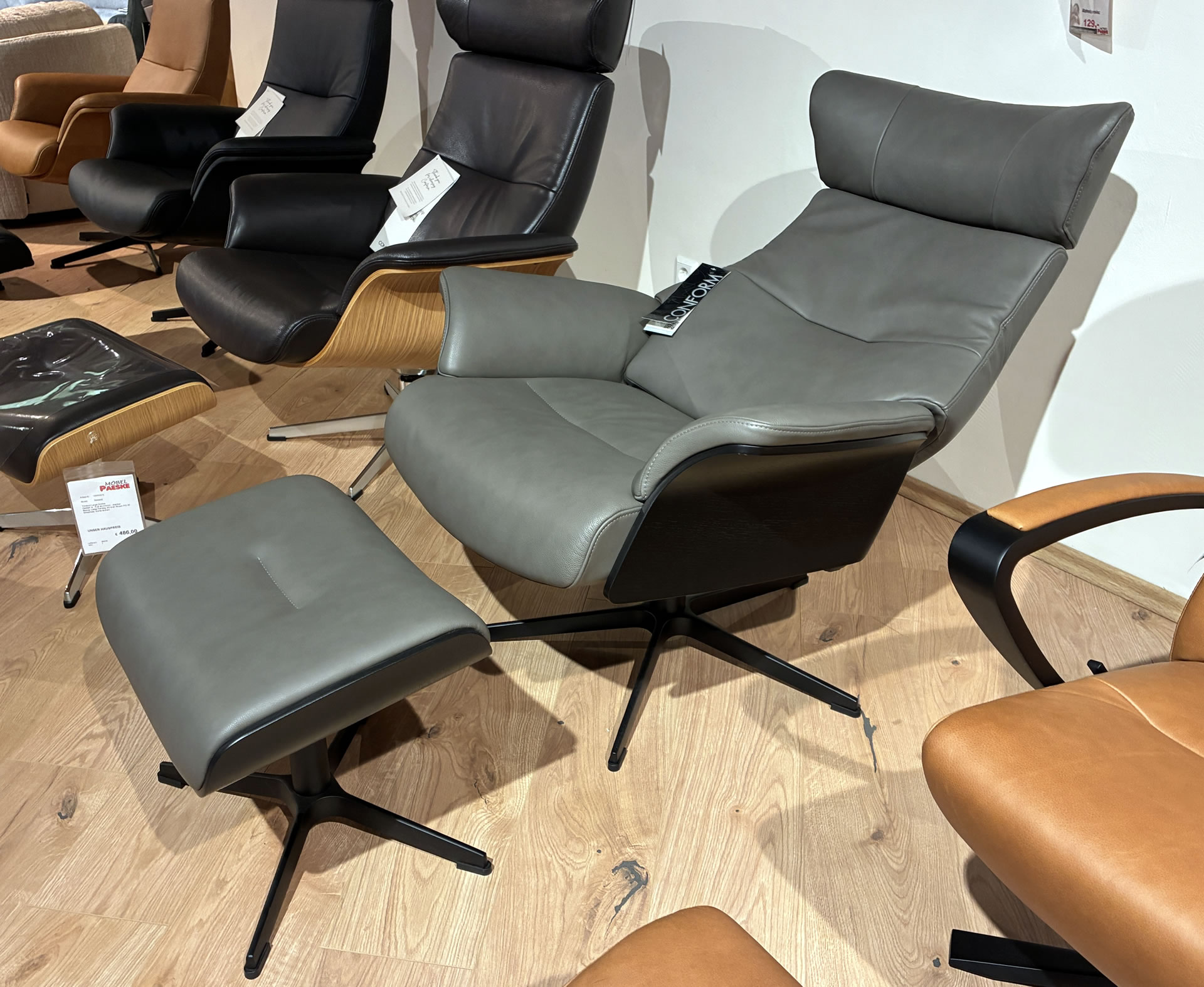 Conform Sessel + Hocker AIR in Leder